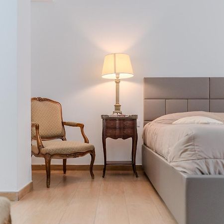 B&B Charme Lecce Bagian luar foto