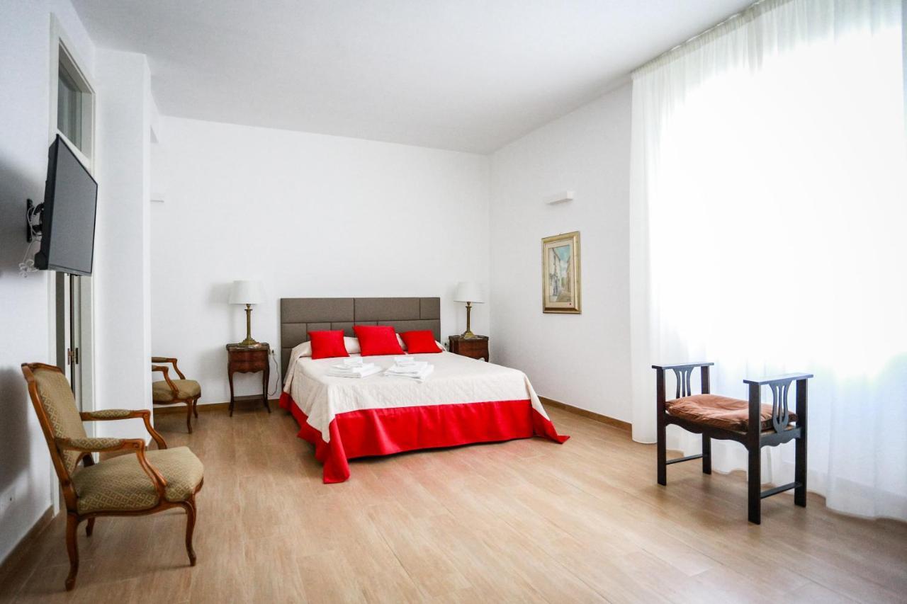 B&B Charme Lecce Bagian luar foto