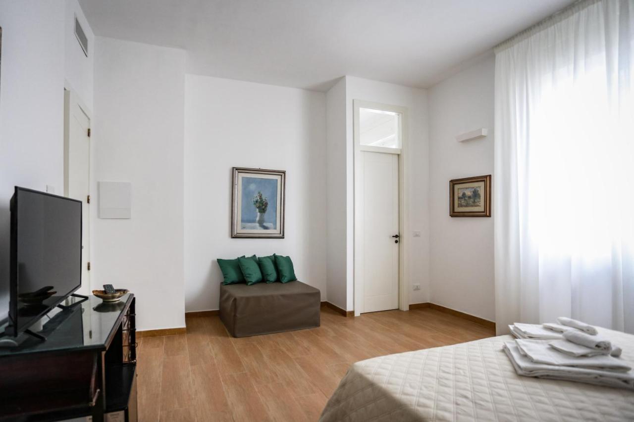 B&B Charme Lecce Bagian luar foto